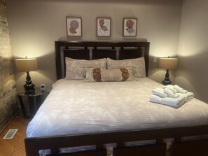 1 bedroom, iron/ironing board, WiFi - Cozy 1-Bedroom Piedmont Suite in Saugatuck – Perfect for Romantic Getaways! (Saugatuck)