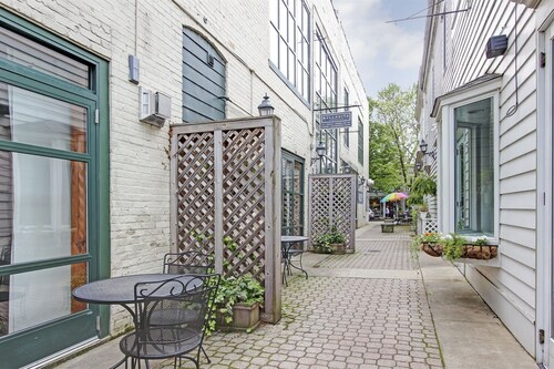 Cozy 1-Bedroom Piedmont Suite in Saugatuck – Perfect for Romantic Getaways!