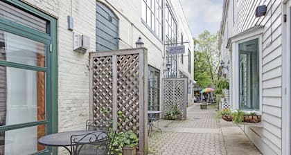 Cozy 1-Bedroom Piedmont Suite in Saugatuck – Perfect for Romantic Getaways!