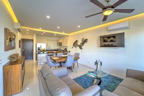 Smart TV - Nayri Life & Spa 408 Beautiful apt in the heart of the romantic area. (Emiliano Zapata)