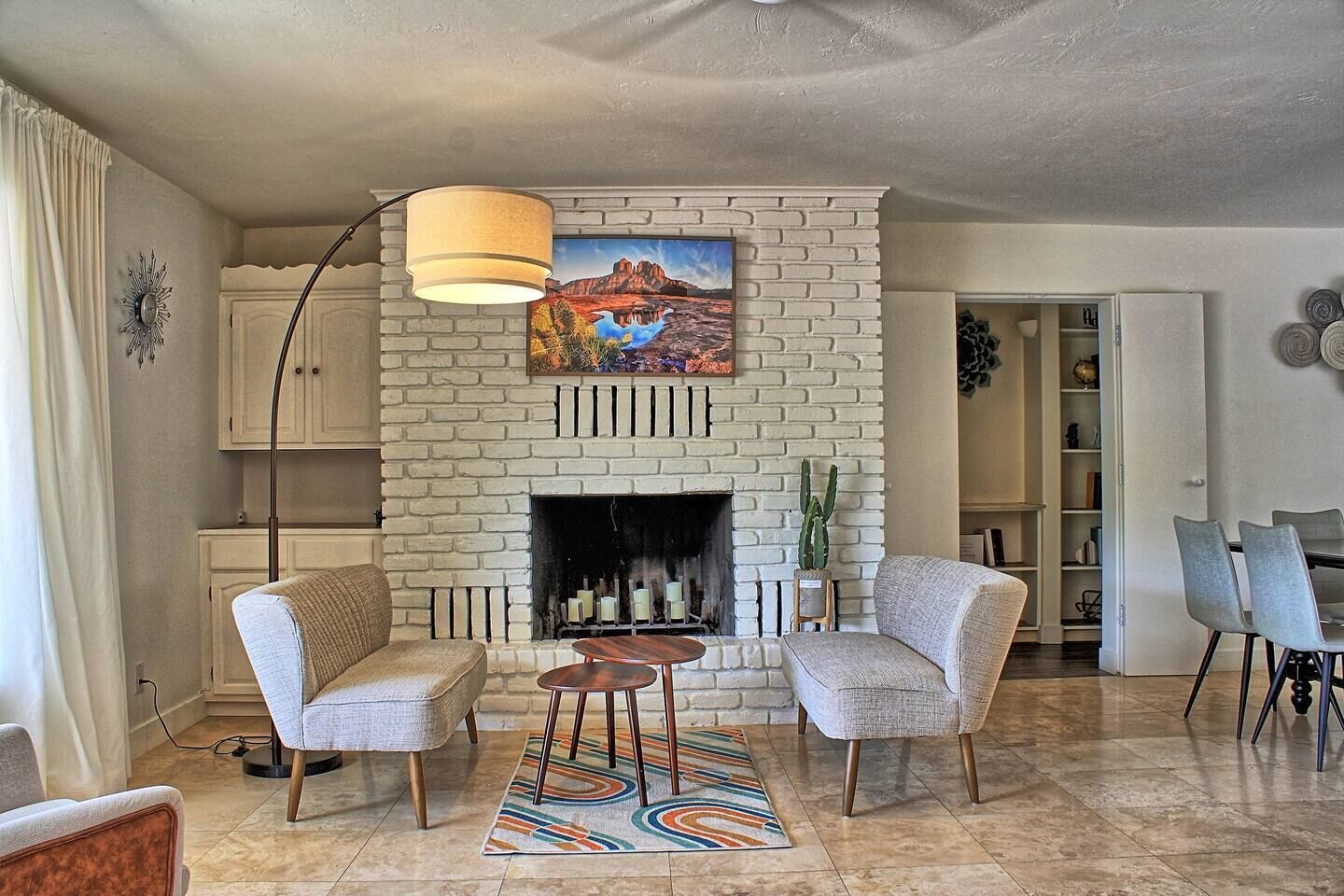 スマートテレビ、DVD プレーヤー、書庫