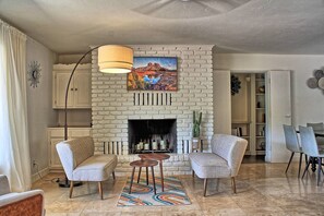 TV connectée, lecteur de DVD, livres, vidéothèque