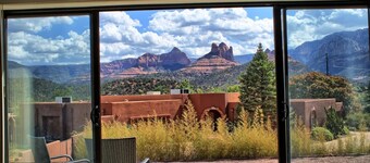Uptown Sedona, Prime Location, HotTub VIEWS