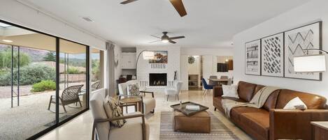 تلفزيون ذكي، مشغل دي في دي، كُتُب، مكتبة فيديو