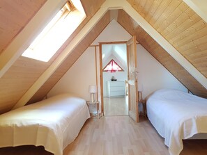 4 Schlafzimmer, Schreibtisch, Bügeleisen/Bügelbrett, kostenloses WLAN