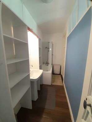 Bathtub, towels, soap, toilet paper