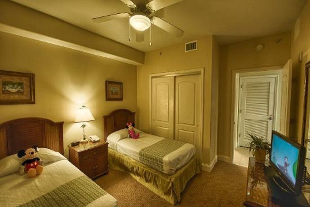 FAMILY- FRIENDLY BLUE HERON LAKE RESORT UNIT