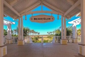 Property grounds - Nirvana! Beach Front Luxury Condo Across from Beach Resort. Bay and Ocean Views. (Galveston)