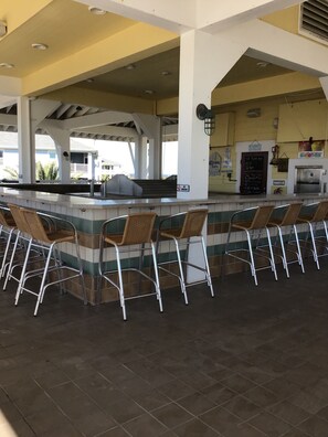 Bar (on property) - Nirvana! Beach Front Luxury Condo Across from Beach Resort. Bay and Ocean Views. (Galveston)