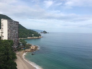 On the beach, sun-loungers, beach towels - Beautiful Condo in Playas Gemelas, Puerto Vallarta (Puerto Vallarta)