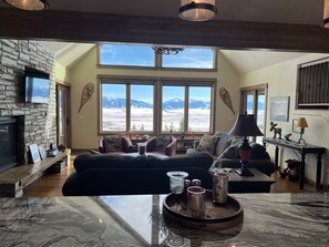 Smart TV, fireplace - Stunning Hollowtop House (McAllister)