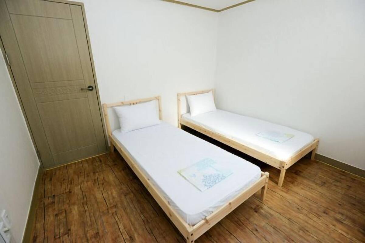 Chambres insonorisées, Wi-Fi gratuit, draps fournis