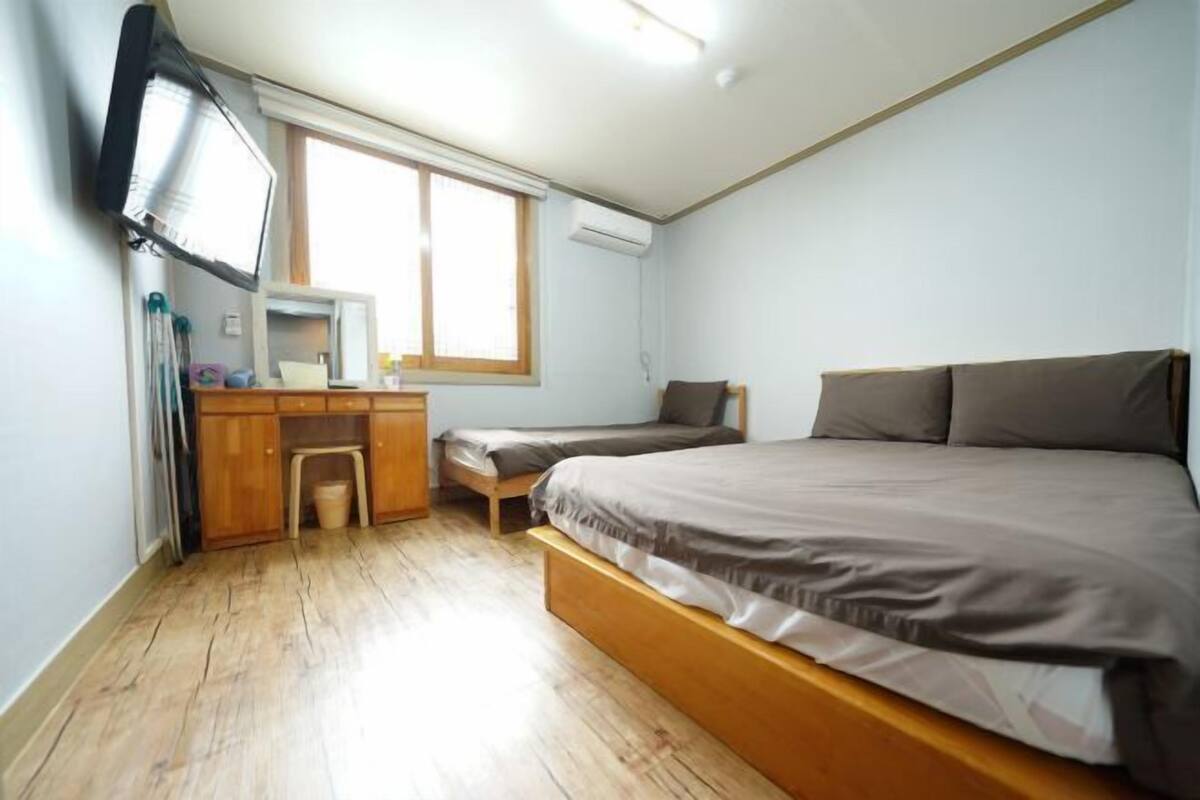 Chambres insonorisées, Wi-Fi gratuit, draps fournis