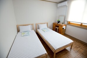 Twin kamer | Geluiddichte muren, gratis wifi, beddengoed