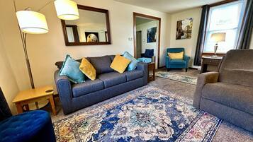 Fernseher, Bücher, Stereoanlage