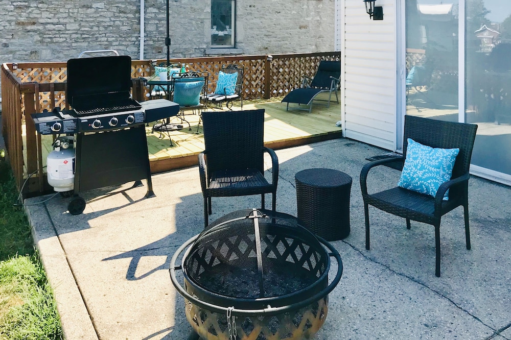 Fenced Yard - Fire Pit - Grill - 10 Mins to Starved Rock!