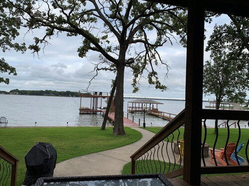 Ultimate Lake Escape-SPECIAL SPRING RATES-Boat lift-Fire Pit-Stunning Sunsets