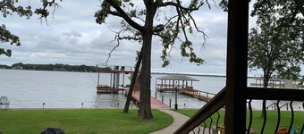 Ultimate Lake Escape-SPECIAL SPRING RATES-Boat lift-Fire Pit-Stunning Sunsets
