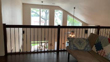 Smart TV, fireplace, DVD player, streaming services