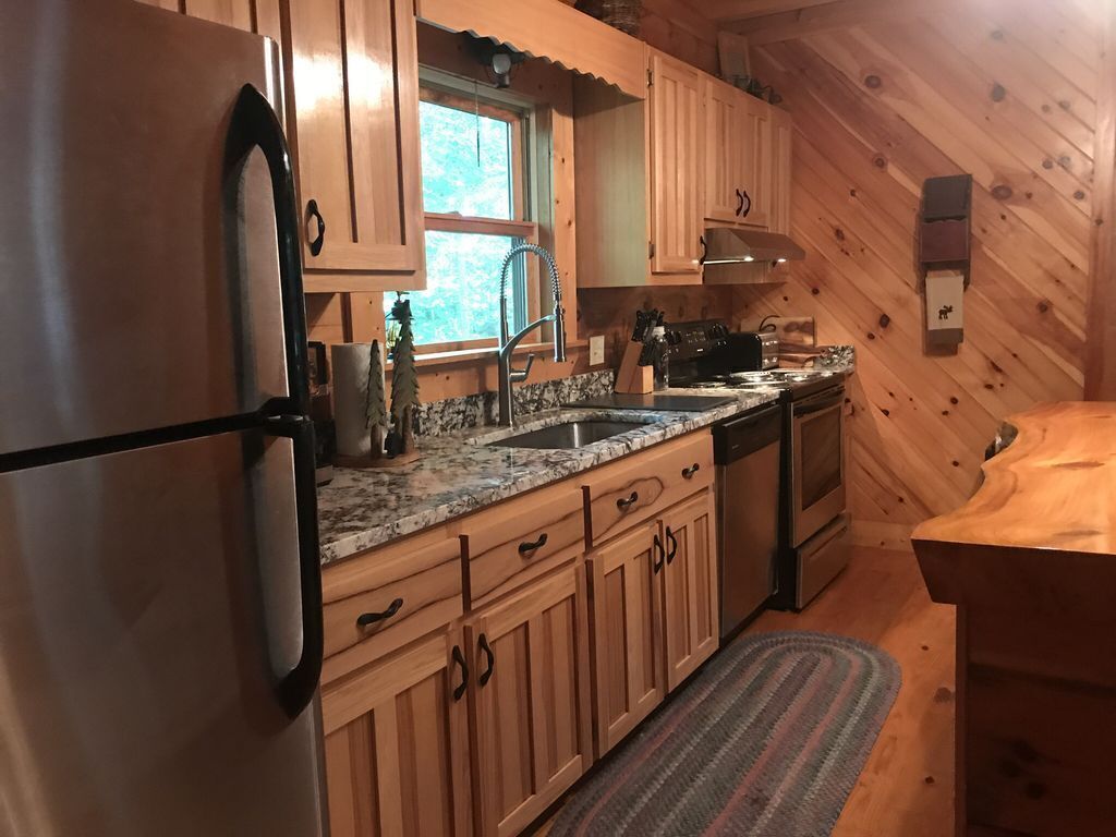 1159 Wilderness Trail Oneida Tn on 5 acres. Family  Gatherings& Hikers Paradise 