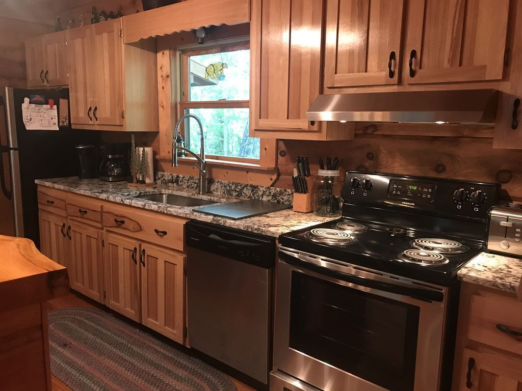 1159 Wilderness Trail Oneida Tn on 5 acres. Family  Gatherings& Hikers Paradise 