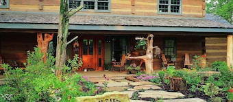 Luxury Log Home. Douglas Lake Estate. 40 acres with only 2 homes.