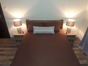 2 bedrooms, iron/ironing board, WiFi