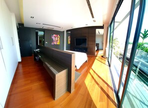 5 Schlafzimmer, Zimmersafe, Schreibtisch, Bügeleisen/Bügelbrett