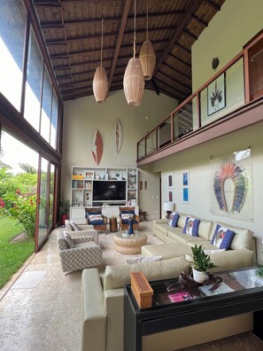 Smart TV, DVD player, table tennis, books