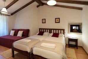 4 bedrooms, desk, iron/ironing board, travel crib