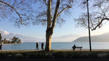 Näkymä rannalle/valtamerelle