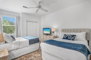 3 bedrooms, iron/ironing board, free WiFi, bed sheets - Golf Cart ~ Pet Friendly  ~ Community Pool (Miramar Beach)