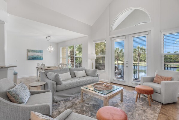 Smart TV - Golf Cart ~ Pet Friendly  ~ Community Pool (Miramar Beach)