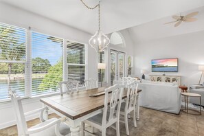 Dining - Golf Cart ~ Pet Friendly  ~ Community Pool (Miramar Beach)