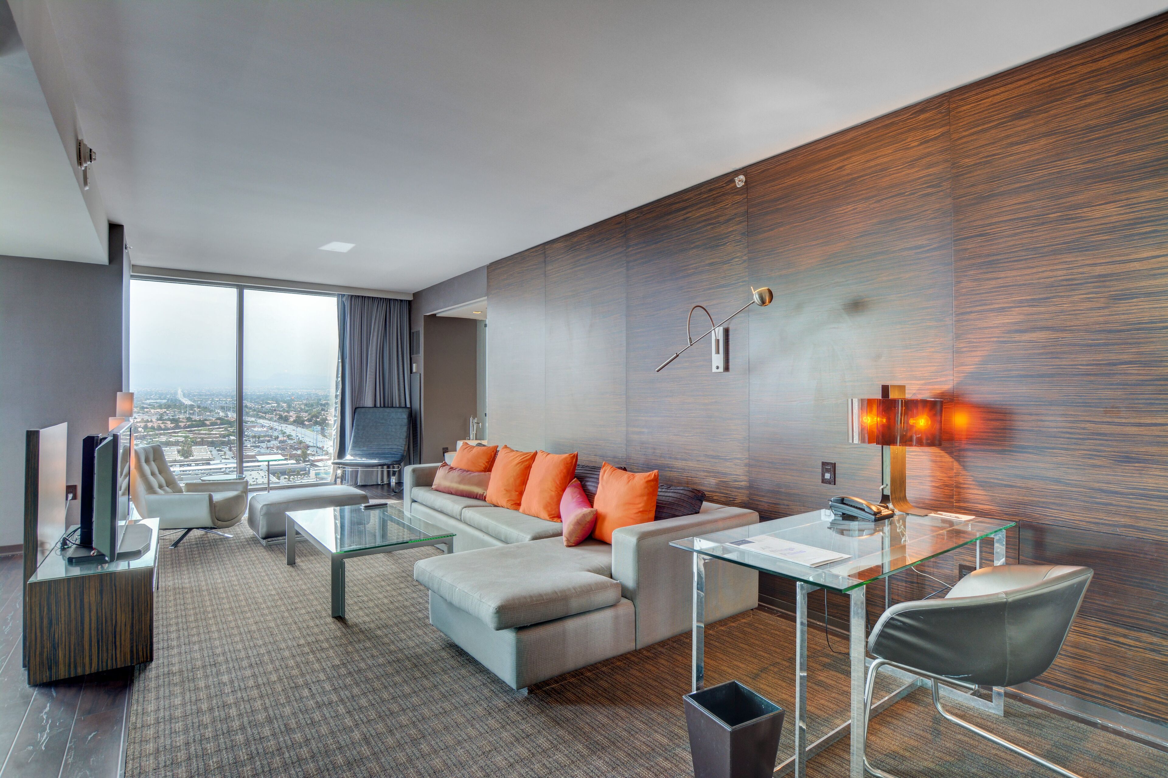 Luxury 1BDR corner suite  *NO RESORT FEES*