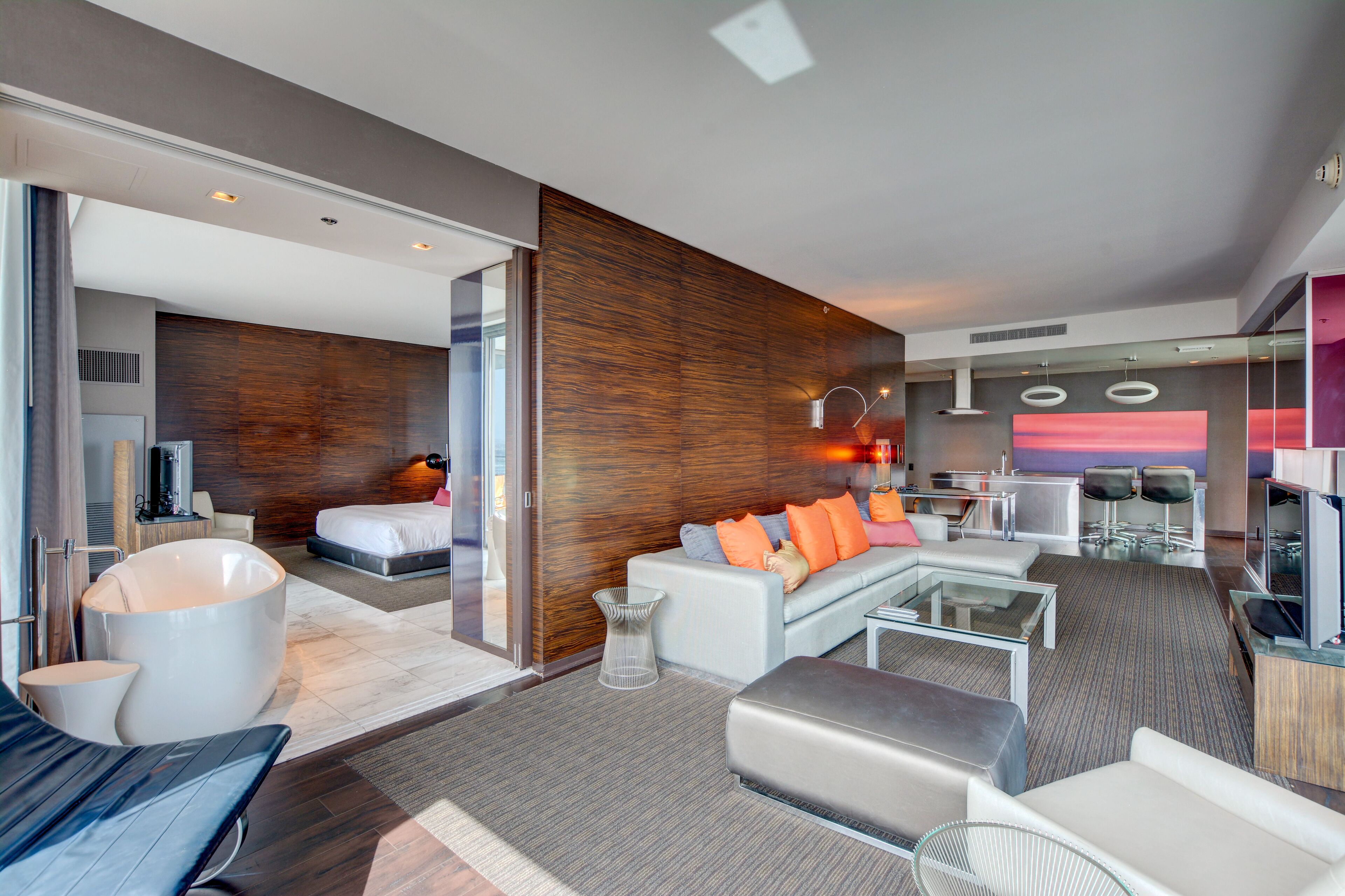 Luxury 1BDR corner suite  *NO RESORT FEES*