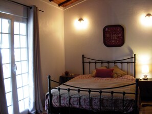 2 bedrooms, desk, iron/ironing board, free WiFi