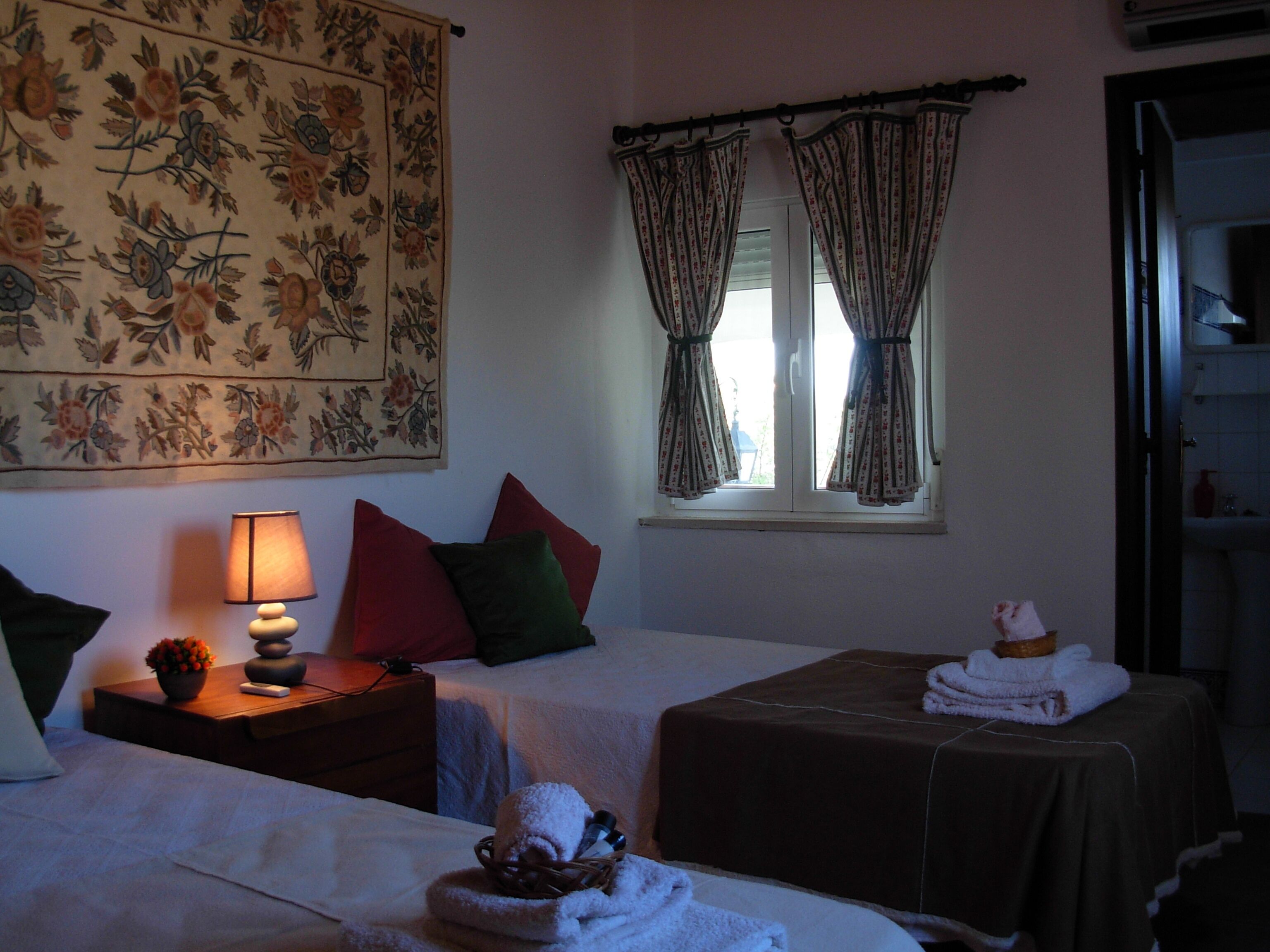 2 chambres, bureau, fer et planche à repasser, Wi-Fi gratuit