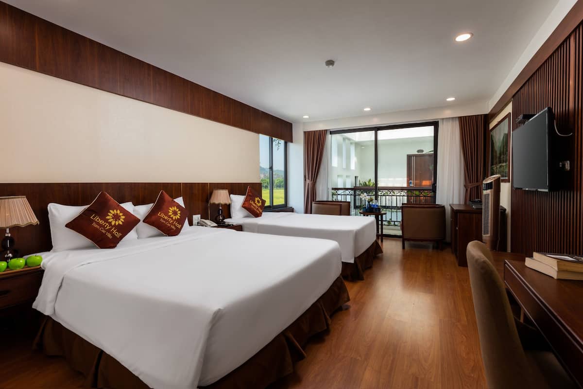 family room (executive) | 1 bedroom, premium bedding, minibar, in-room safe