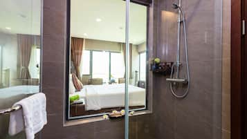 Suite, Mountain View | Living room | Smart TV