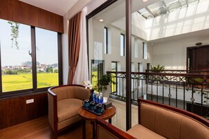 Ropa de cama de alta calidad y minibar 