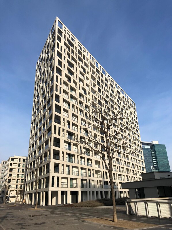 المنشأة من الخارج