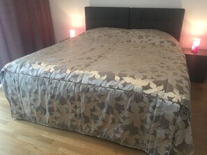 1 غرفة نوم ومكواة/لوح كي وواي فاي وملاءات أسرّة