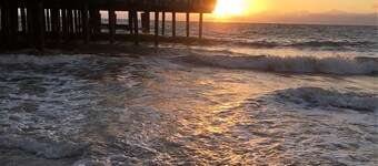 A MINI PARADISE-"THE FRISKY DOLPHIN"PRIVATE BEACH- 3BED, 2BATH!!
