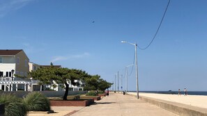 Am Strand, Liegestühle, Strandtücher