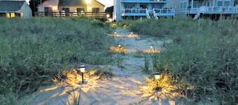 A MINI PARADISE-"THE FRISKY DOLPHIN"PRIVATE BEACH- 3BED, 2BATH!!