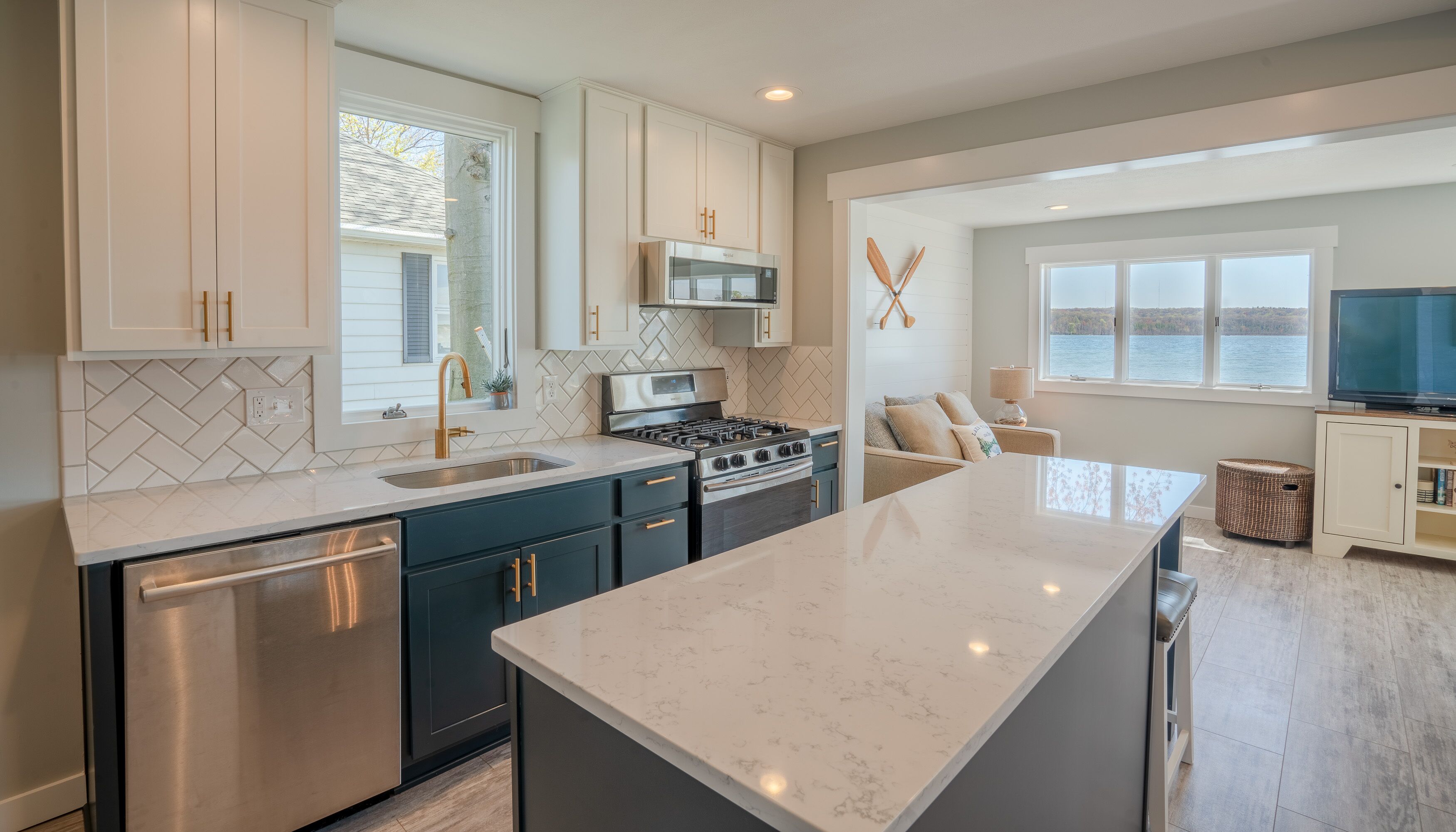 Come stay right on Gun Lake! Lake toys included! Dock your boat or rent ours!