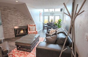 Smart TV, fireplace, books - #1 Rare 4Br Lux True Ski in Out @5 lifts Pool/Spas/Gym/WD/FP/Parking Near Main! (Park City)