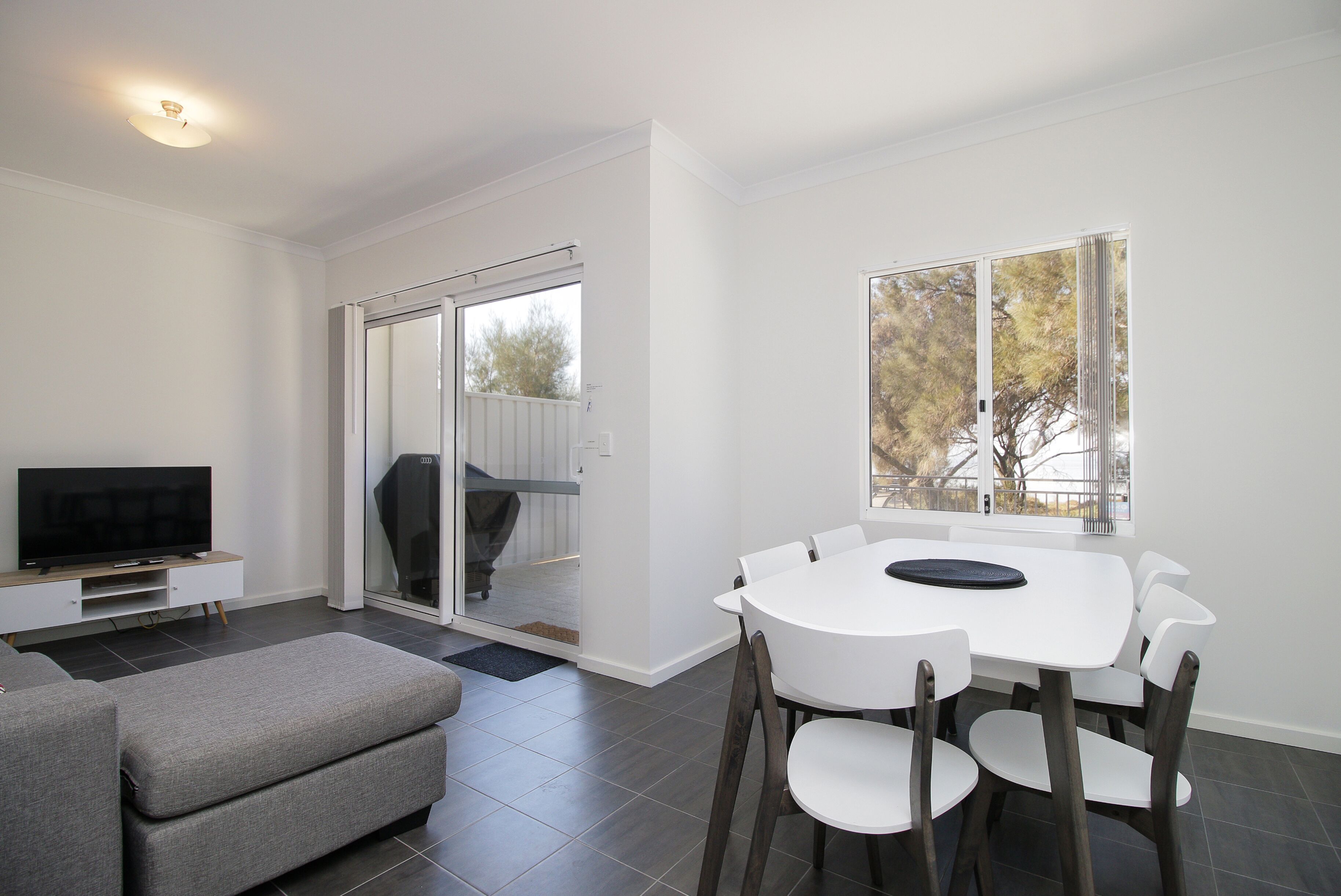 Estuary Waterfront - stunning views! — image 17