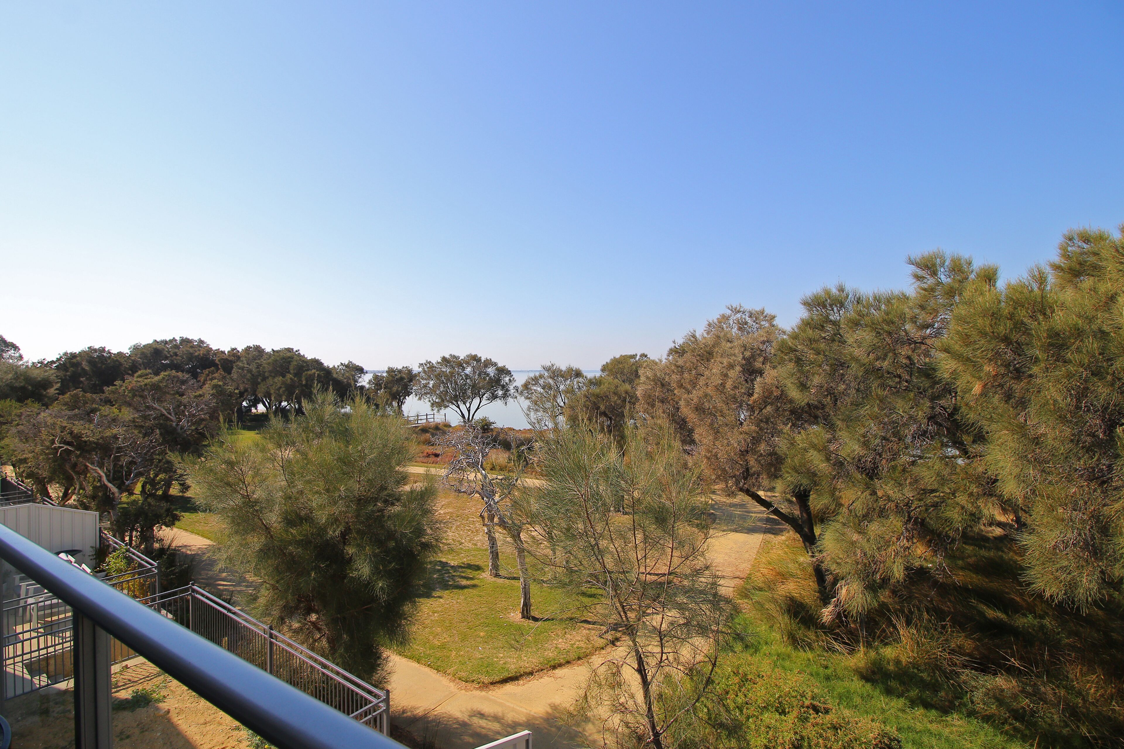 Estuary Waterfront - stunning views! — image 25